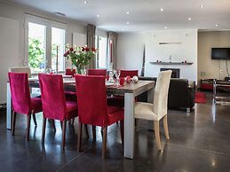 Well Kept House with Fireplace near Forest