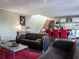 Well Kept House with Fireplace near Forest