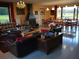 Spacious Villa in Gesves With Swimming Pool