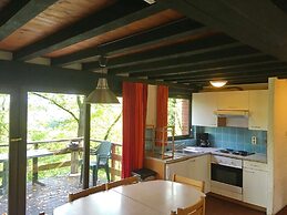 Nicely Furnished Bungalow with Fireplace near Maas