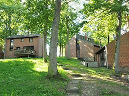 Nicely Furnished Bungalow with Fireplace near Maas