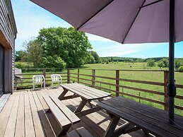 Stunning Cottage With Terrace in Manhay