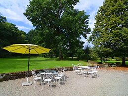 Delightful Castle in Bastogne with Hot Tub