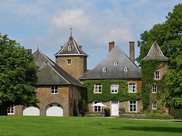 Delightful Castle in Bastogne with Hot Tub