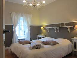 Delightful Castle in Bastogne with Hot Tub
