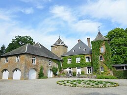 Delightful Castle in Bastogne with Hot Tub