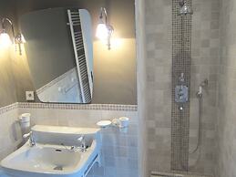 Delightful Castle in Bastogne with Hot Tub
