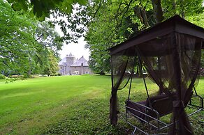 Delightful Castle in Bastogne with Hot Tub