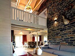 Luxurious Villa with Sauna, Hot Tub, Recreation Room, Large Enclosed G
