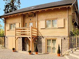 Luxurious Villa with Sauna, Hot Tub, Recreation Room, Large Enclosed G