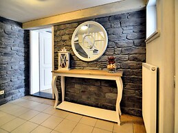 Luxurious Villa with Sauna, Hot Tub, Recreation Room, Large Enclosed G