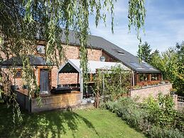 Atmospheric Holiday Home in Durbuy With Sauna