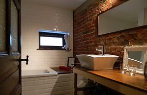 Regional House With Exposed Timber Frame Elements Full of Authenticity
