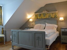 Beautiful Castle in Freux With Sauna