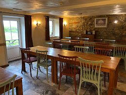 Renovated Farmhouse Completely Furnished Forgroups