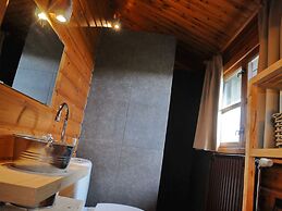 Traditional Chalet with Sauna, Spa Tub, & Relaxation Space near La Roc