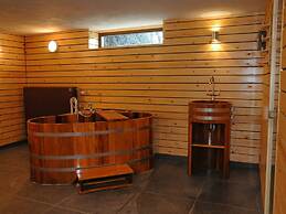 Traditional Chalet with Sauna, Spa Tub, & Relaxation Space near La Roc