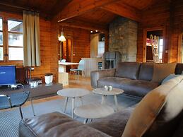 Traditional Chalet with Sauna, Spa Tub, & Relaxation Space near La Roc