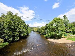 Traditional Chalet with Sauna, Spa Tub, & Relaxation Space near La Roc