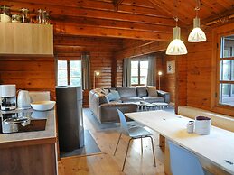 Traditional Chalet with Sauna, Spa Tub, & Relaxation Space near La Roc