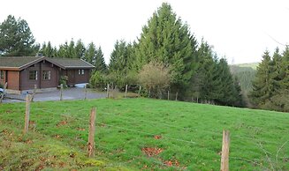 Traditional Chalet with Sauna, Spa Tub, & Relaxation Space near La Roc