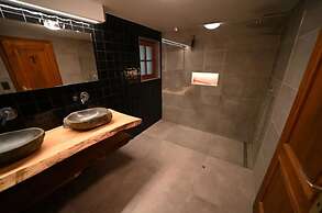 Beautiful Wooden Chalet With Large Garden