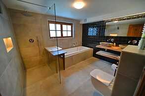 Beautiful Wooden Chalet With Large Garden