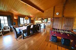 Beautiful Wooden Chalet With Large Garden