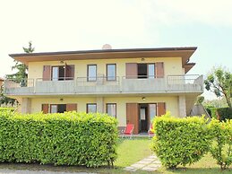 Spacious Apartment With Garden