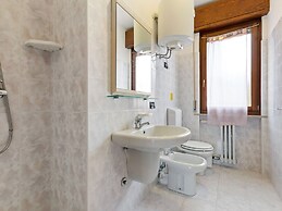 Spacious Apartment With Garden