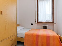 Spacious Apartment With Garden