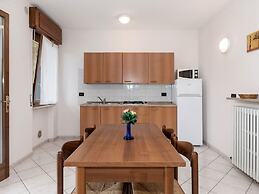 Spacious Apartment With Garden