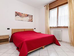 Spacious Apartment With Garden