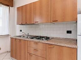 Spacious Apartment With Garden