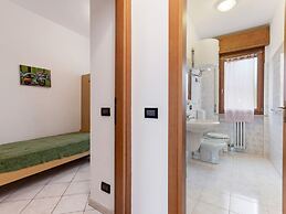 Spacious Apartment With Garden