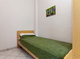 Spacious Apartment With Garden