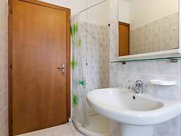 Spacious Apartment With Garden