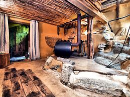 Beautiful, One-of its Kind Home With a Sauna