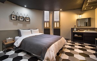 Brown-dot Changwon Myeongseo Convention