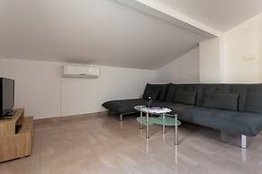 Adorable House Apartment With Roof Terrace