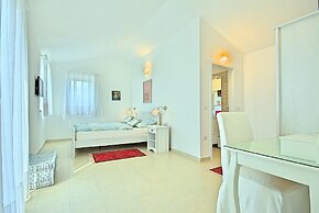 Peaceful Villa in Sveti Lovrec With Swimming Pool