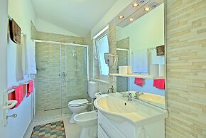 Peaceful Villa in Sveti Lovrec With Swimming Pool