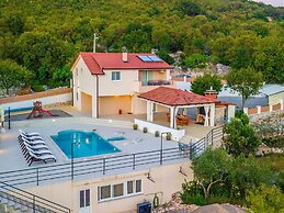 Brand new Countryside Villa With Heated Pool