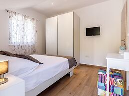 Brand new Countryside Villa With Heated Pool