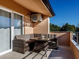 Brand new Countryside Villa With Heated Pool