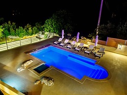 Brand new Countryside Villa With Heated Pool