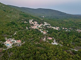 Brand new Countryside Villa With Heated Pool