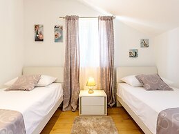 Brand new Countryside Villa With Heated Pool