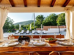 Brand new Countryside Villa With Heated Pool