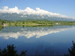 Quiet Country Side Cottage with Private Garden & WiFi near Nature Park